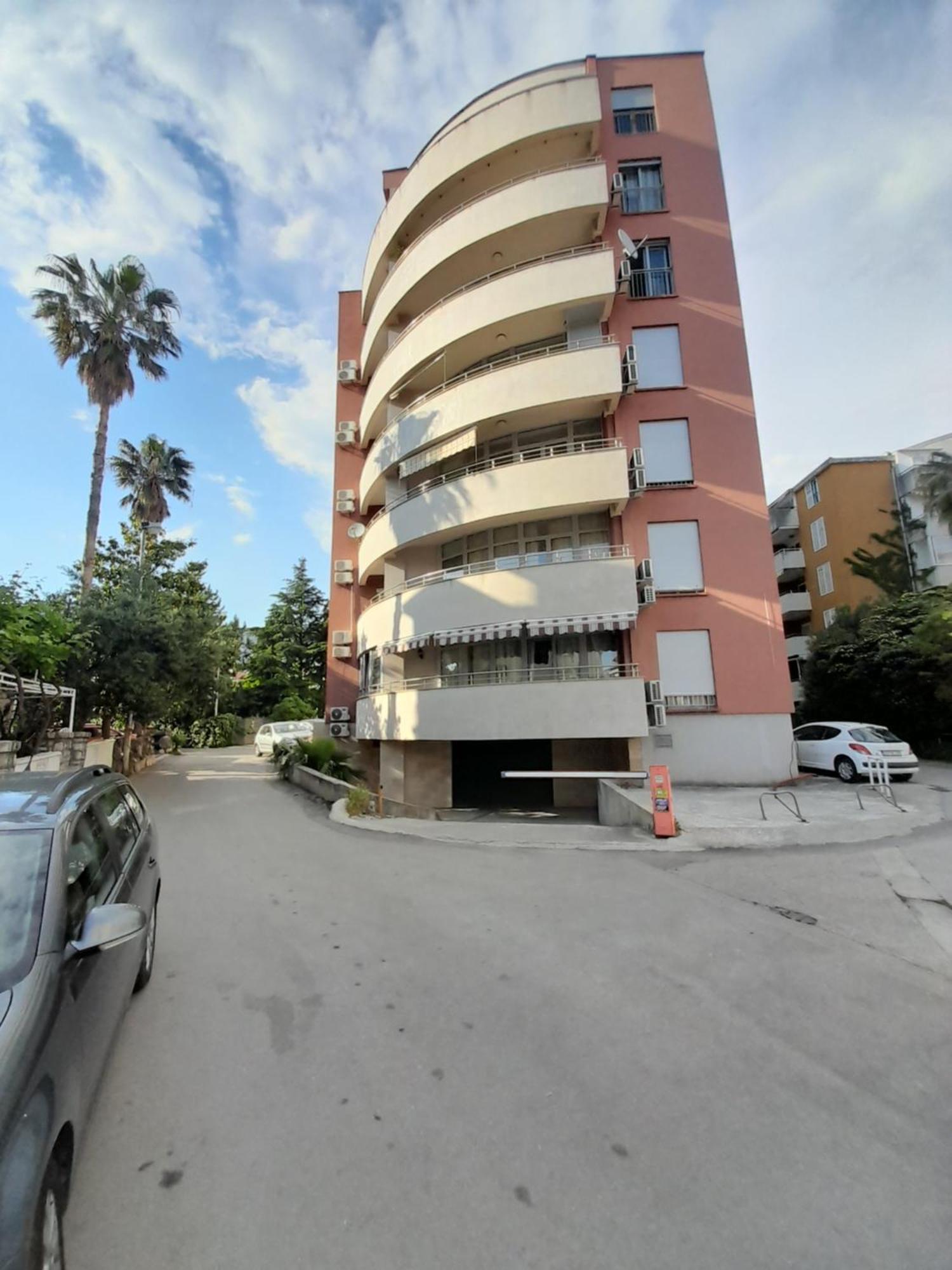 Apartman D&p With Garage Budva