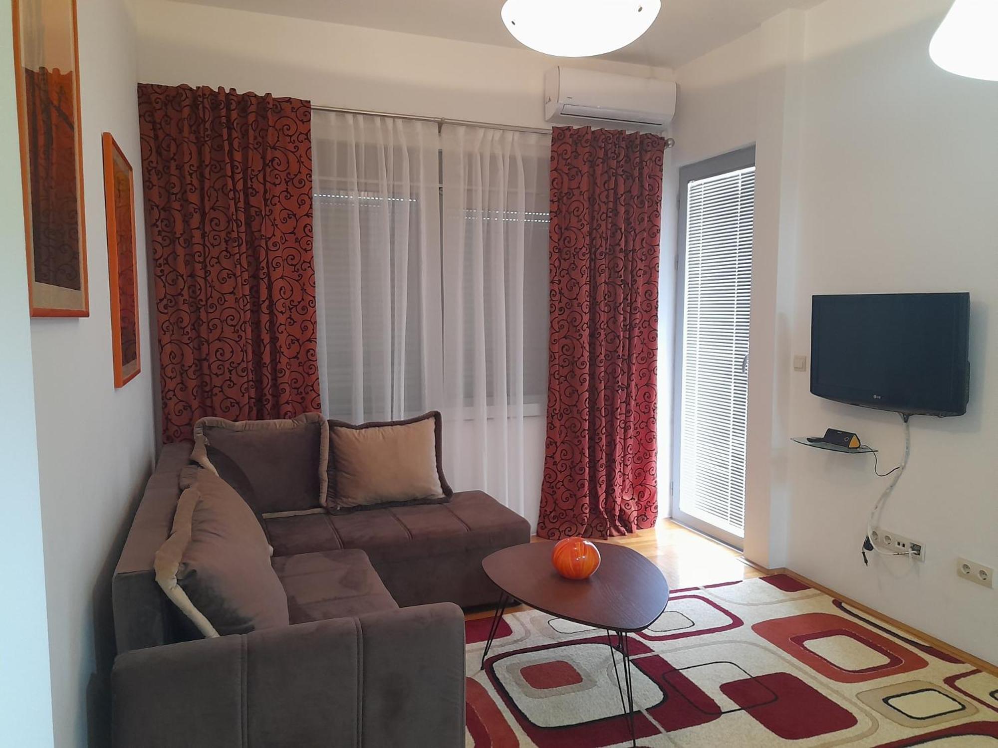 Apartman D&p With Garage Apartment