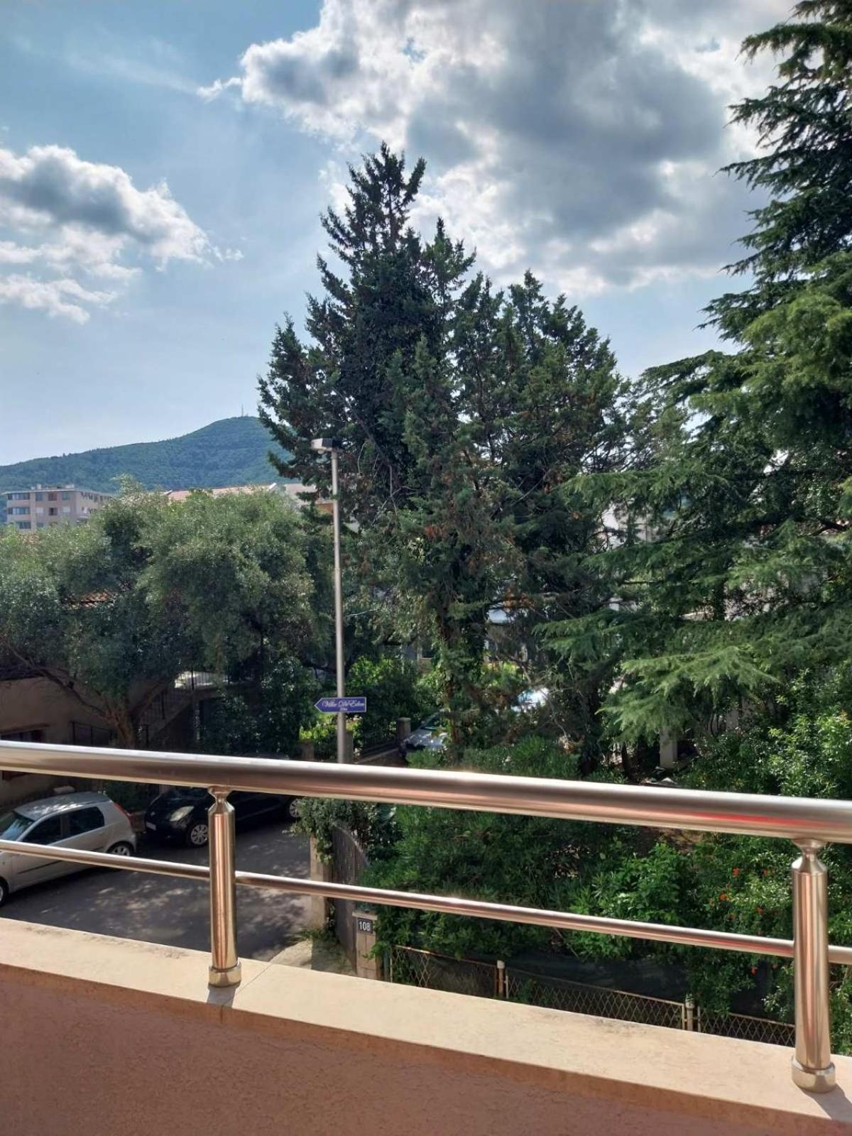 Apartment Apartman D&p With Garage Budva